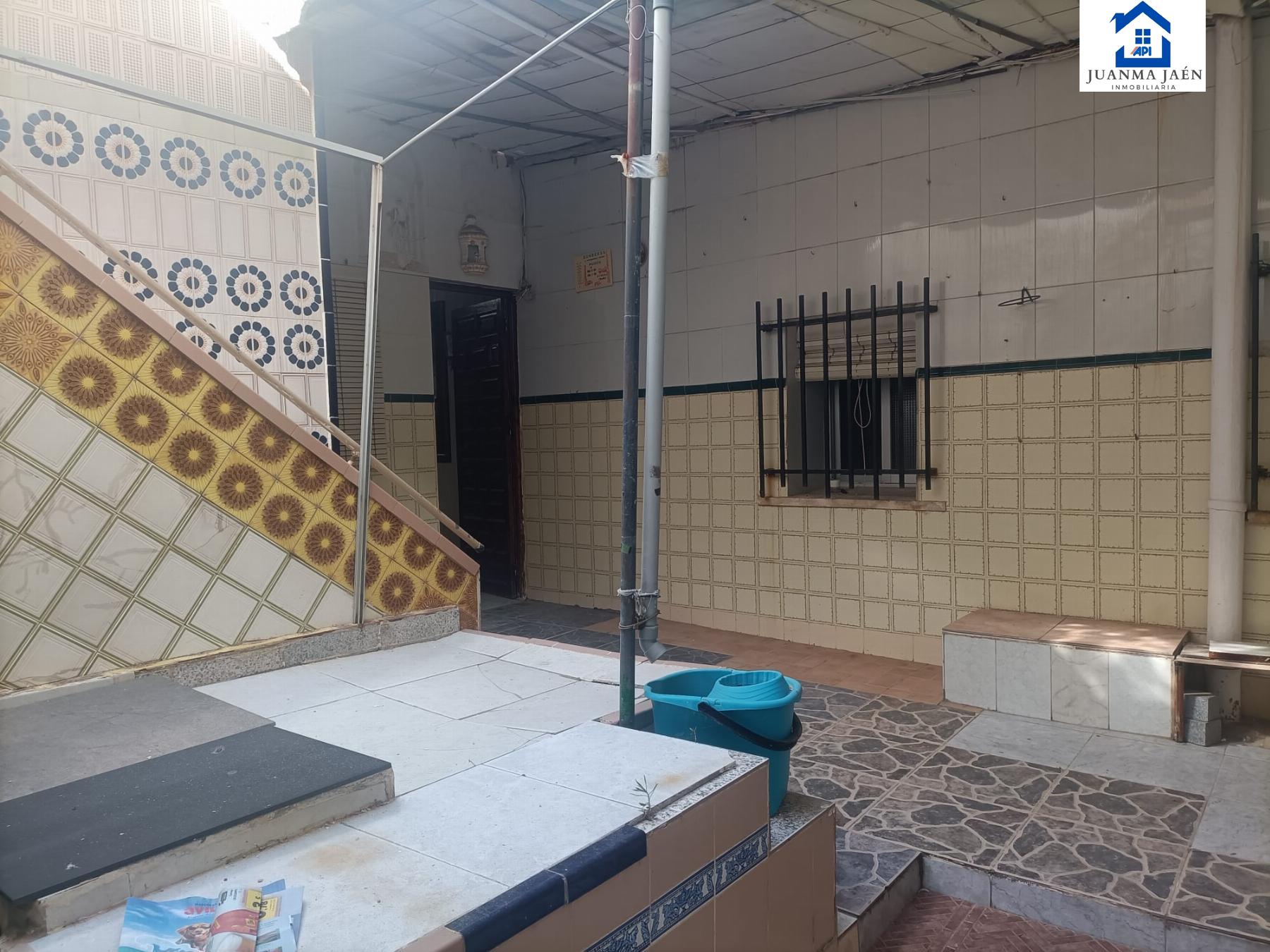 For sale of house in San Fernando