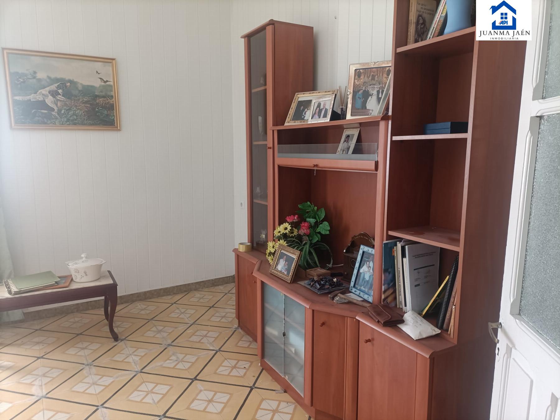 For sale of house in San Fernando