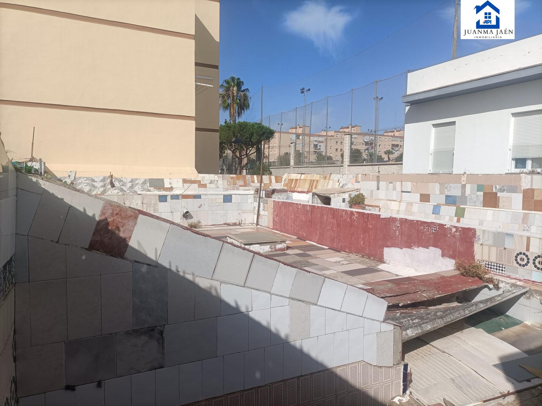 For sale of house in San Fernando