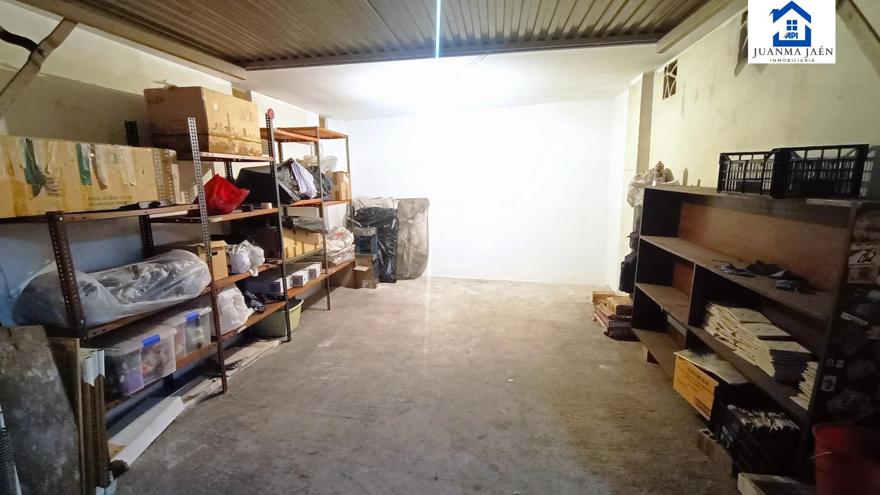 For sale of garage in San Fernando