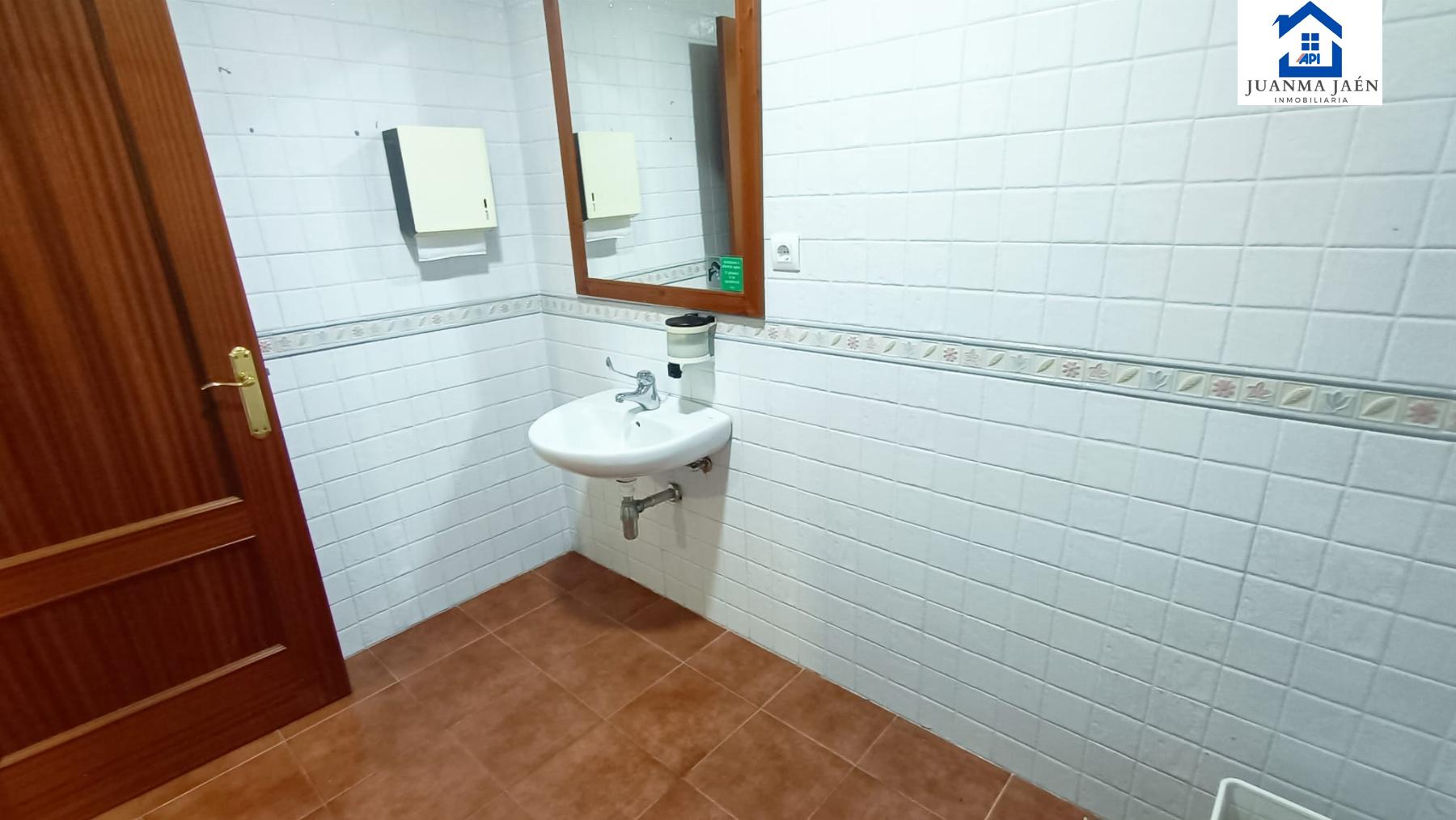 For sale of commercial in San Fernando