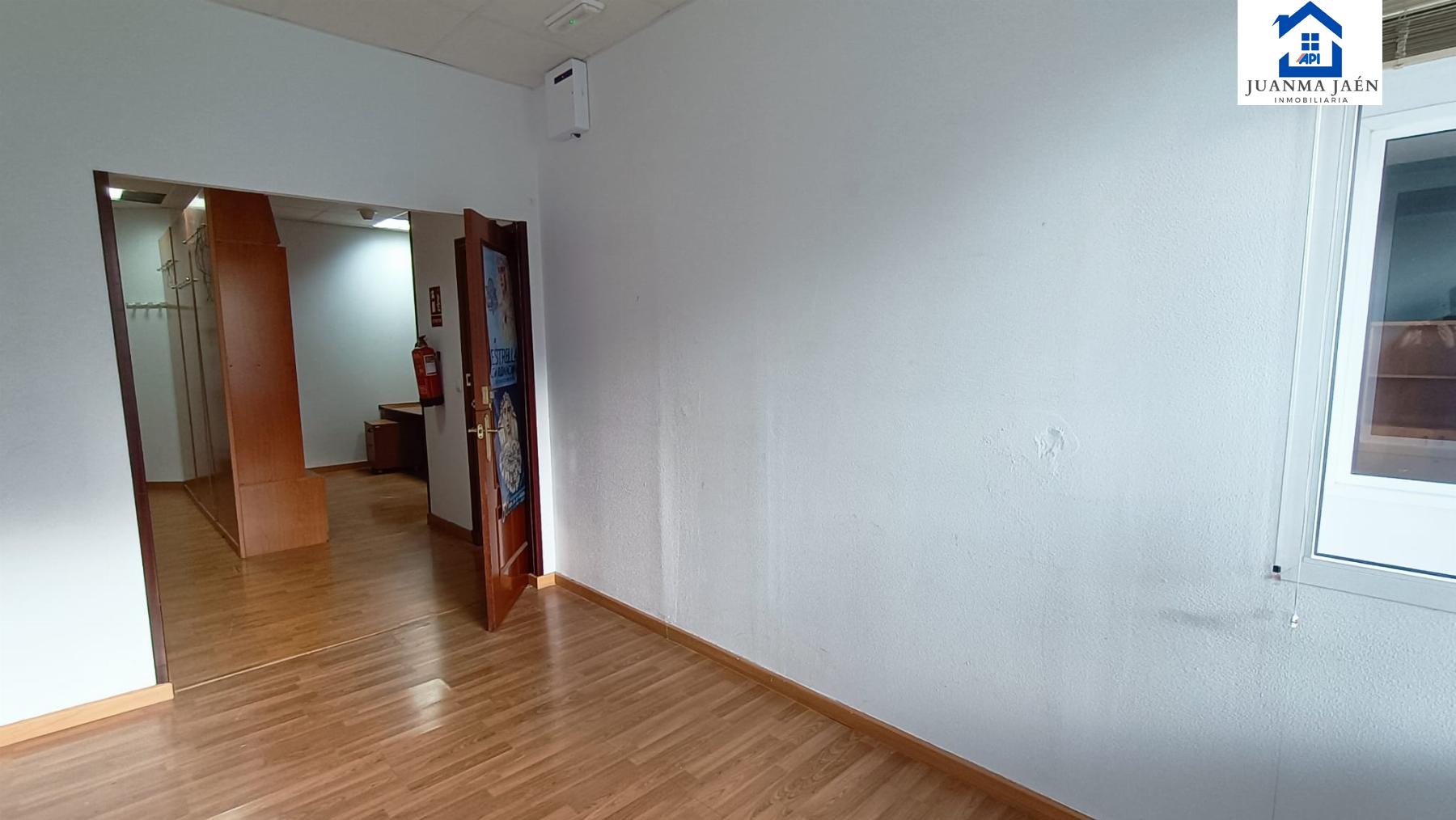 For sale of commercial in San Fernando
