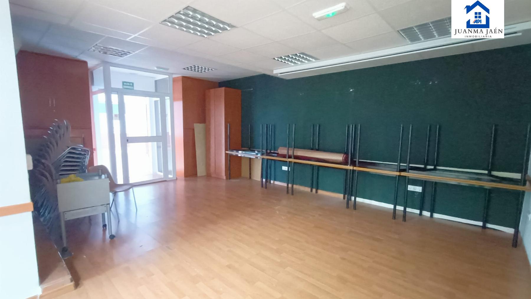 For sale of commercial in San Fernando