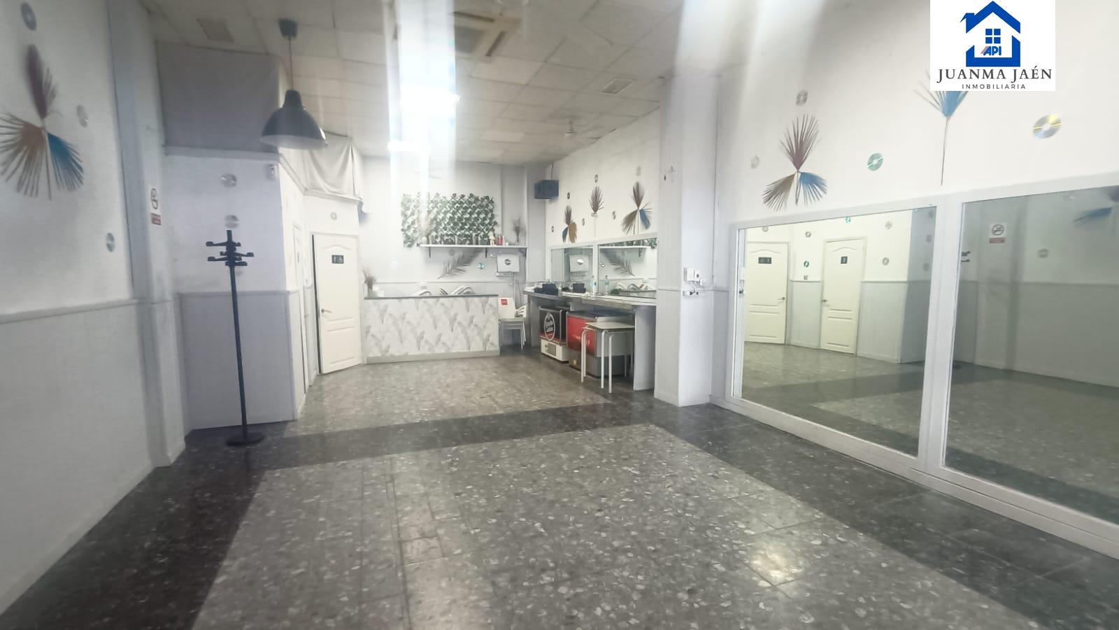 For sale of commercial in San Fernando