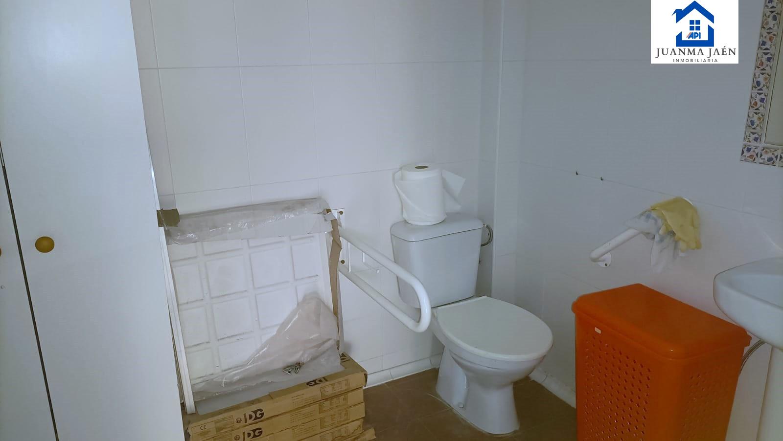 For sale of commercial in San Fernando