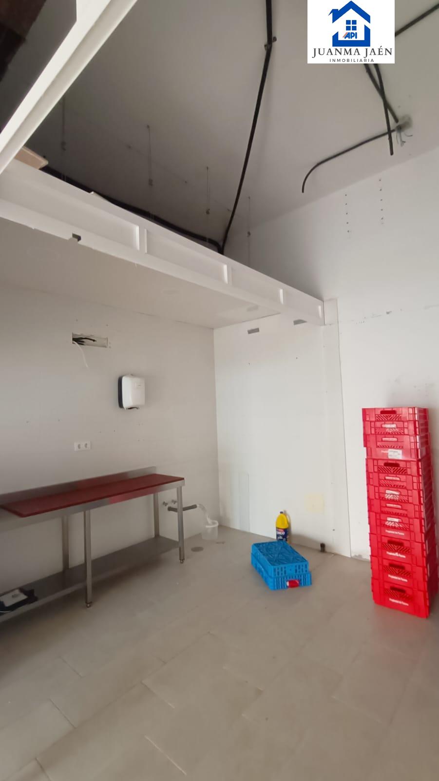 For sale of commercial in San Fernando
