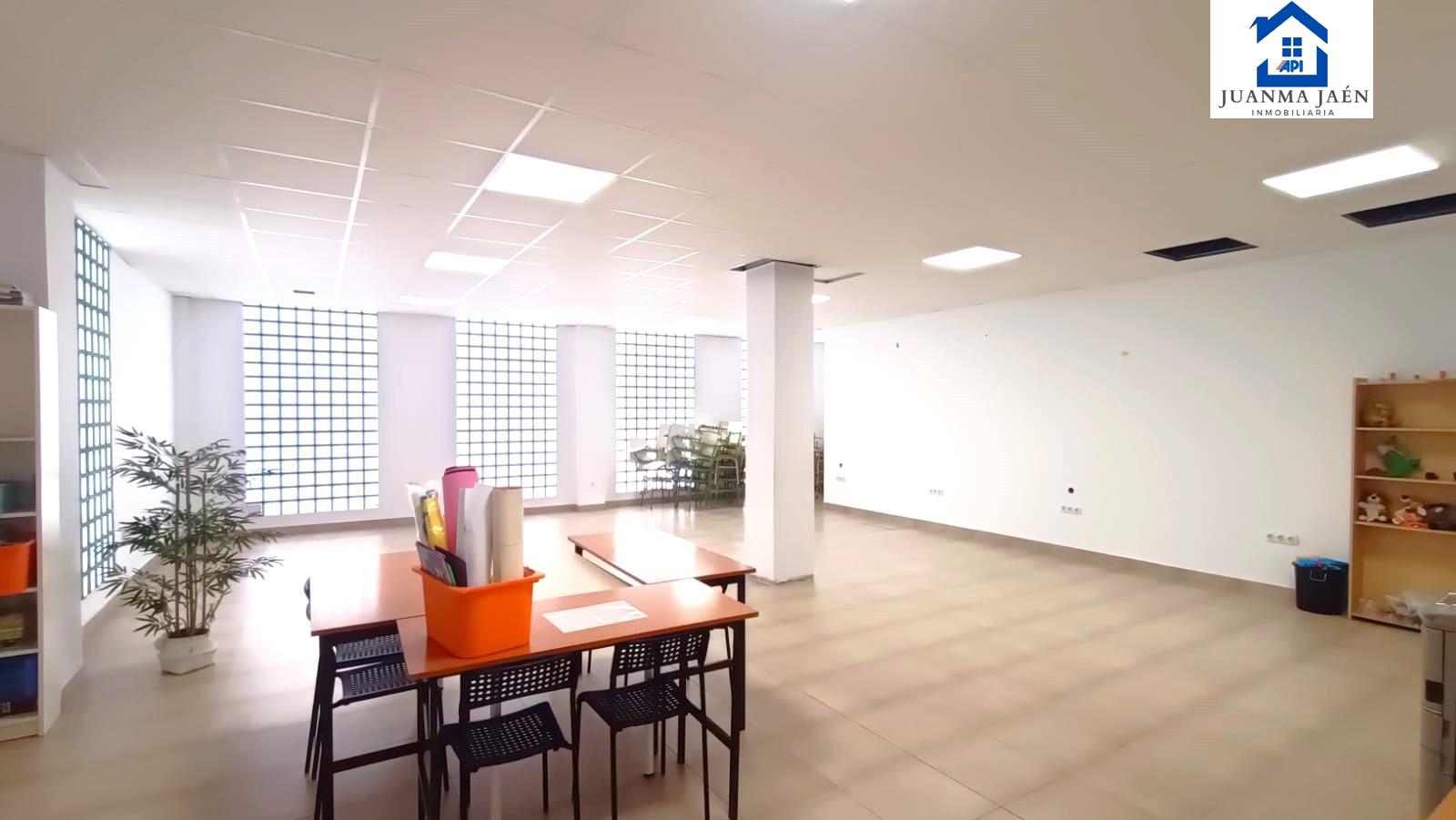 For sale of commercial in San Fernando