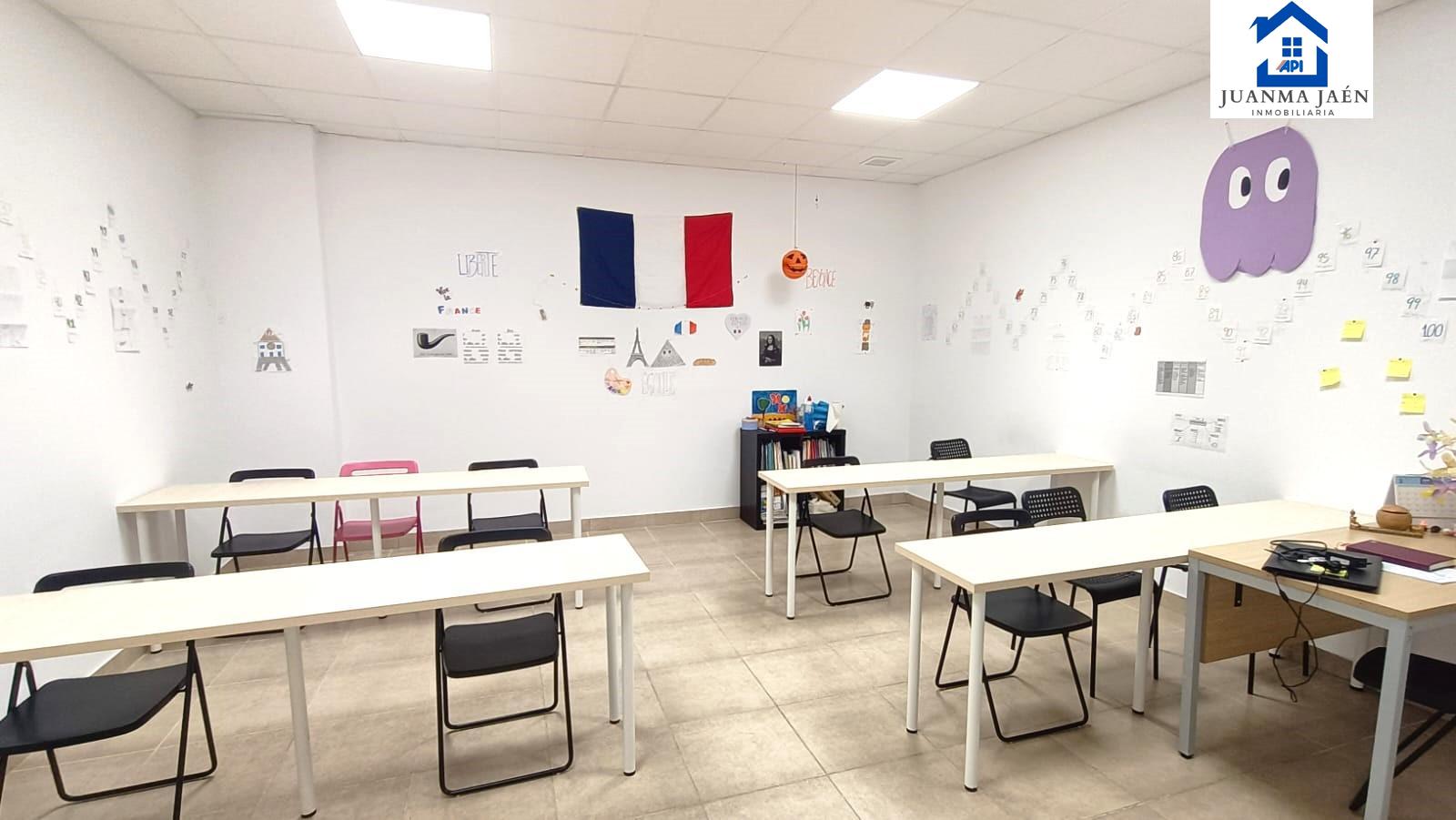 For sale of commercial in San Fernando