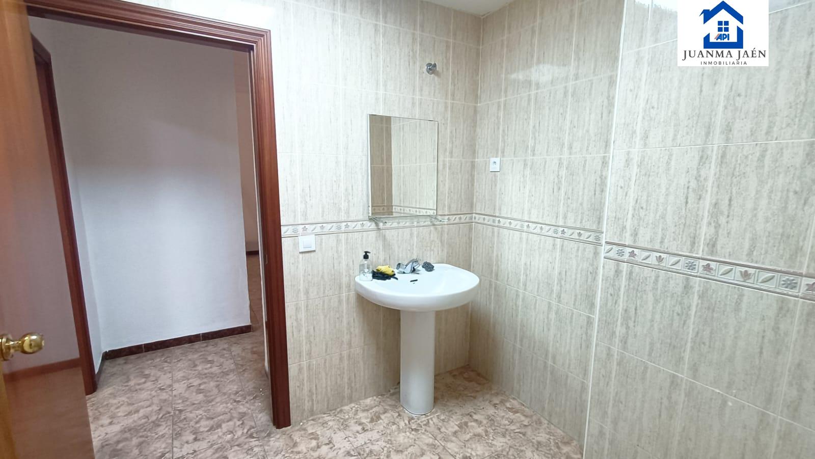 For sale of commercial in San Fernando