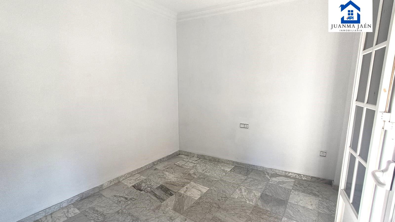 For sale of house in San Fernando