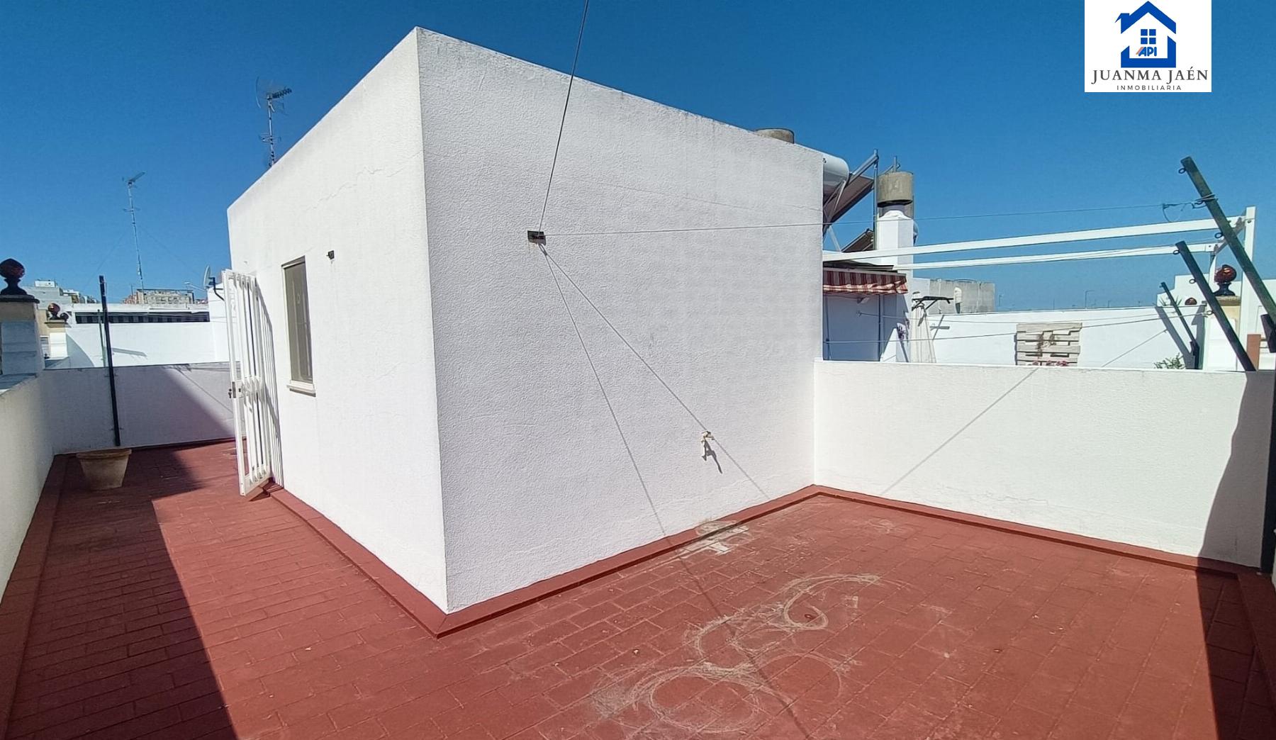 For sale of house in San Fernando