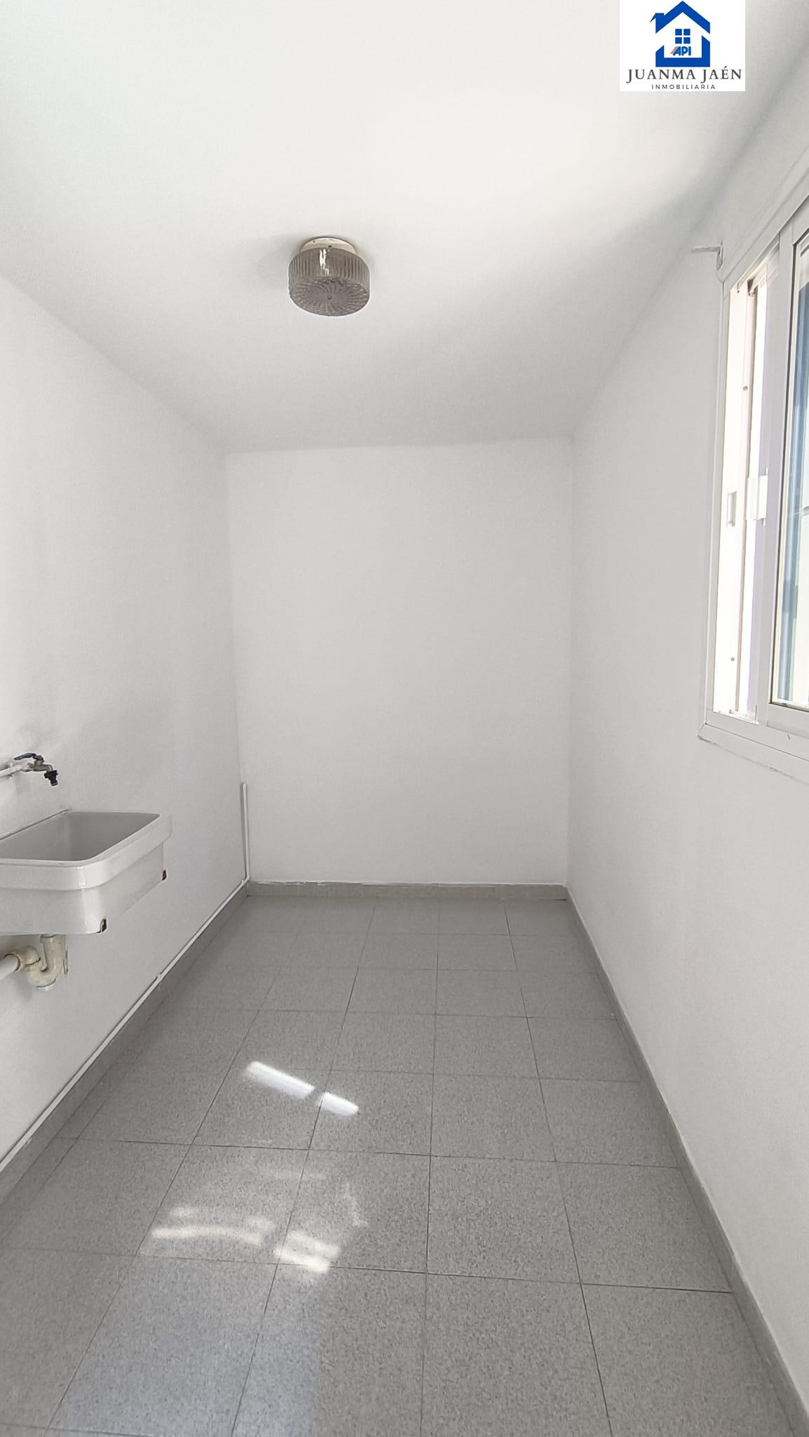 For sale of house in San Fernando