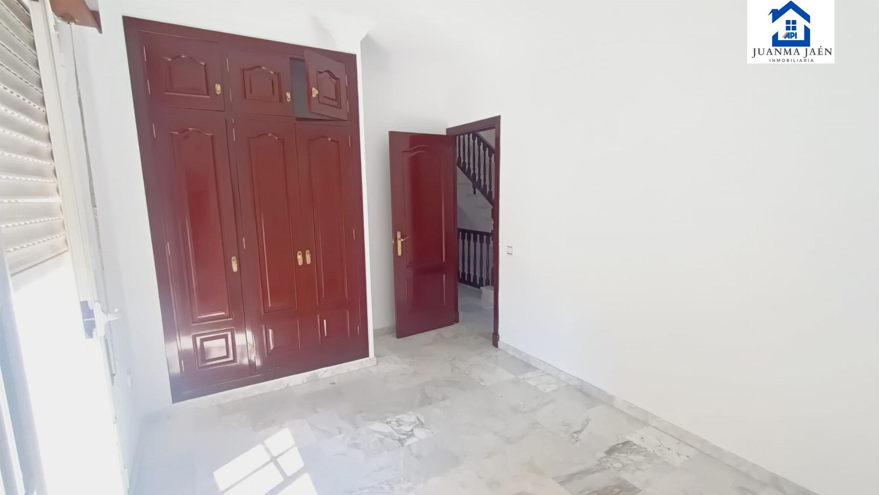 For sale of house in San Fernando