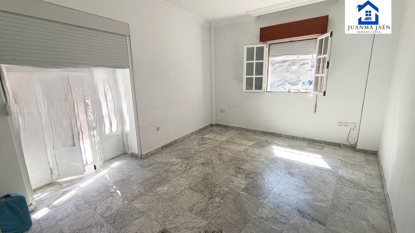 For sale of house in San Fernando