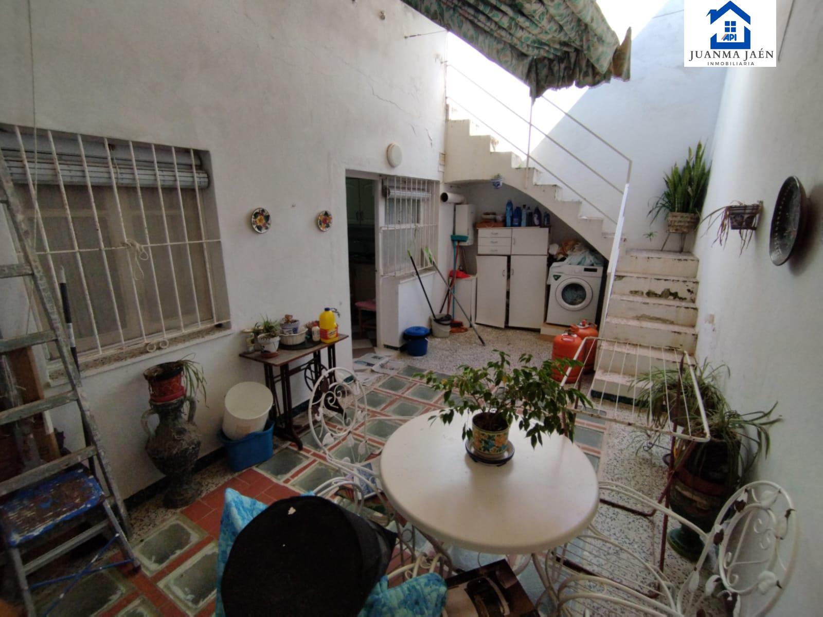 For sale of house in San Fernando