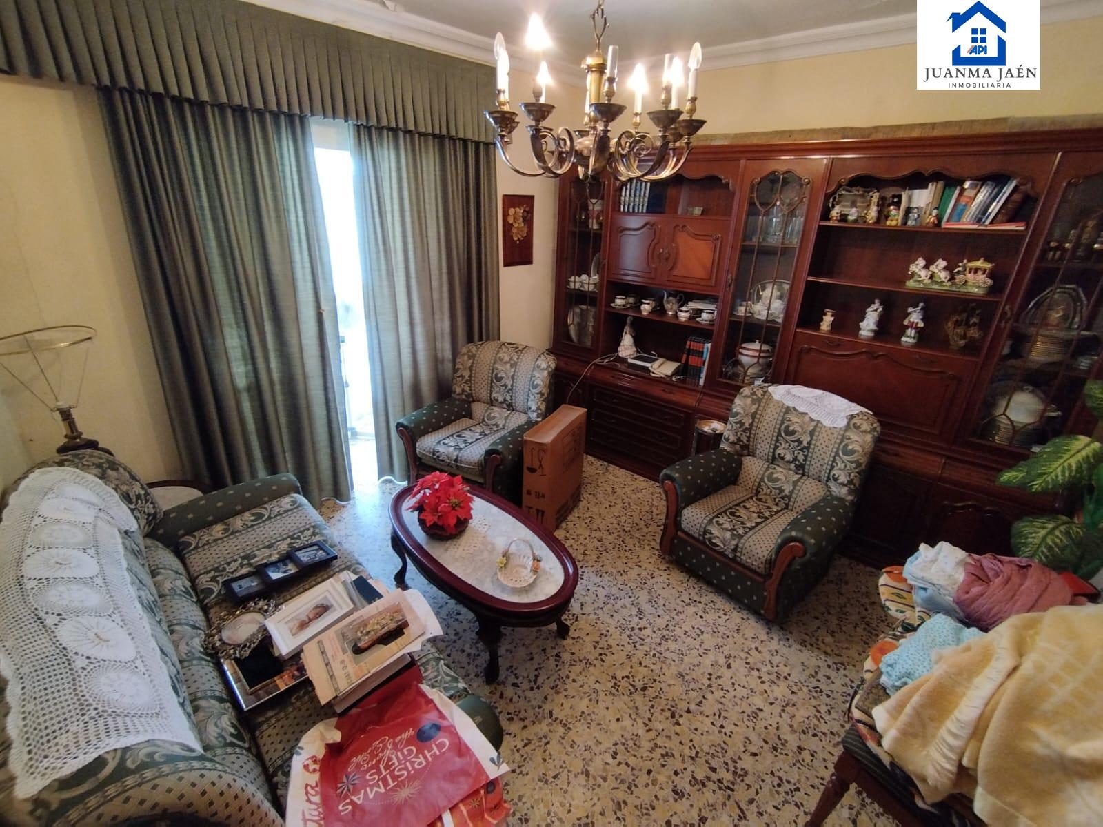 For sale of house in San Fernando