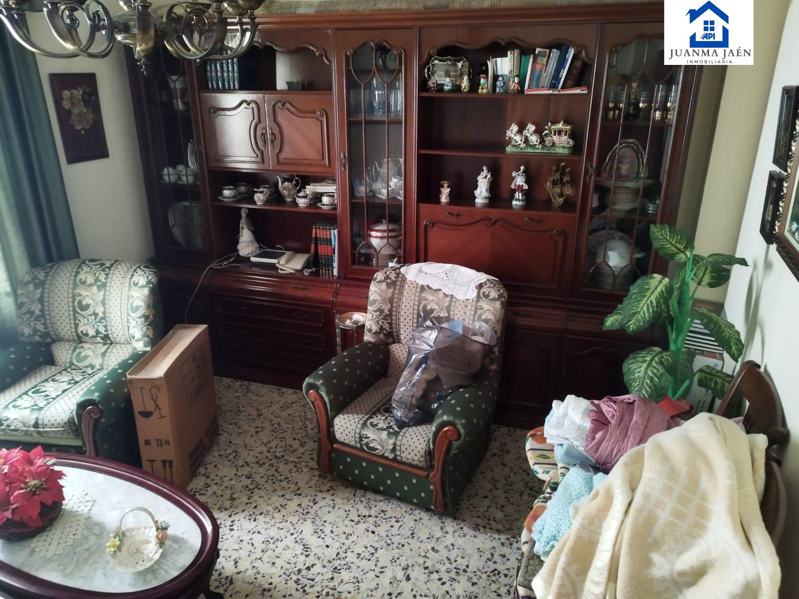 For sale of house in San Fernando