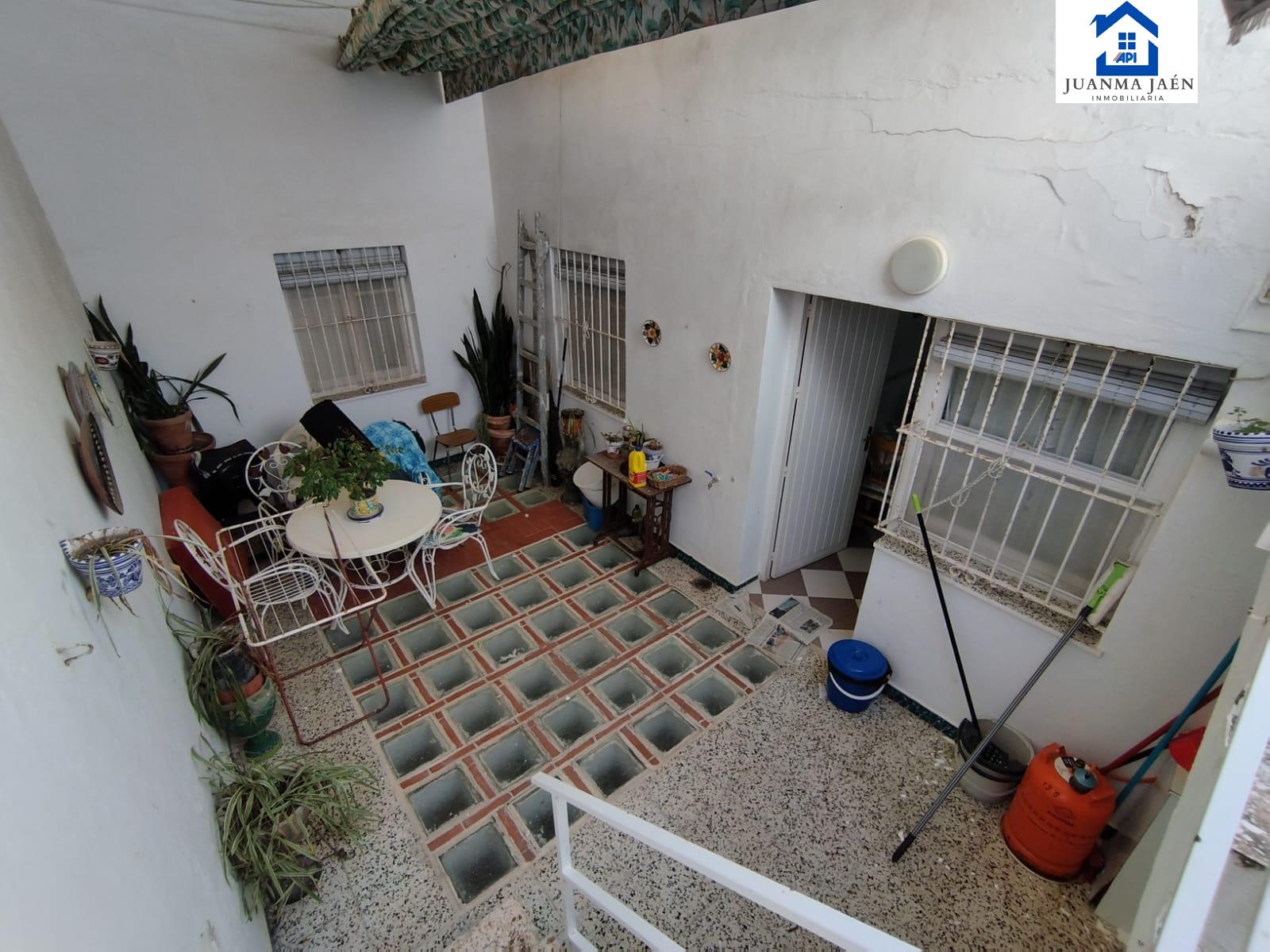For sale of house in San Fernando