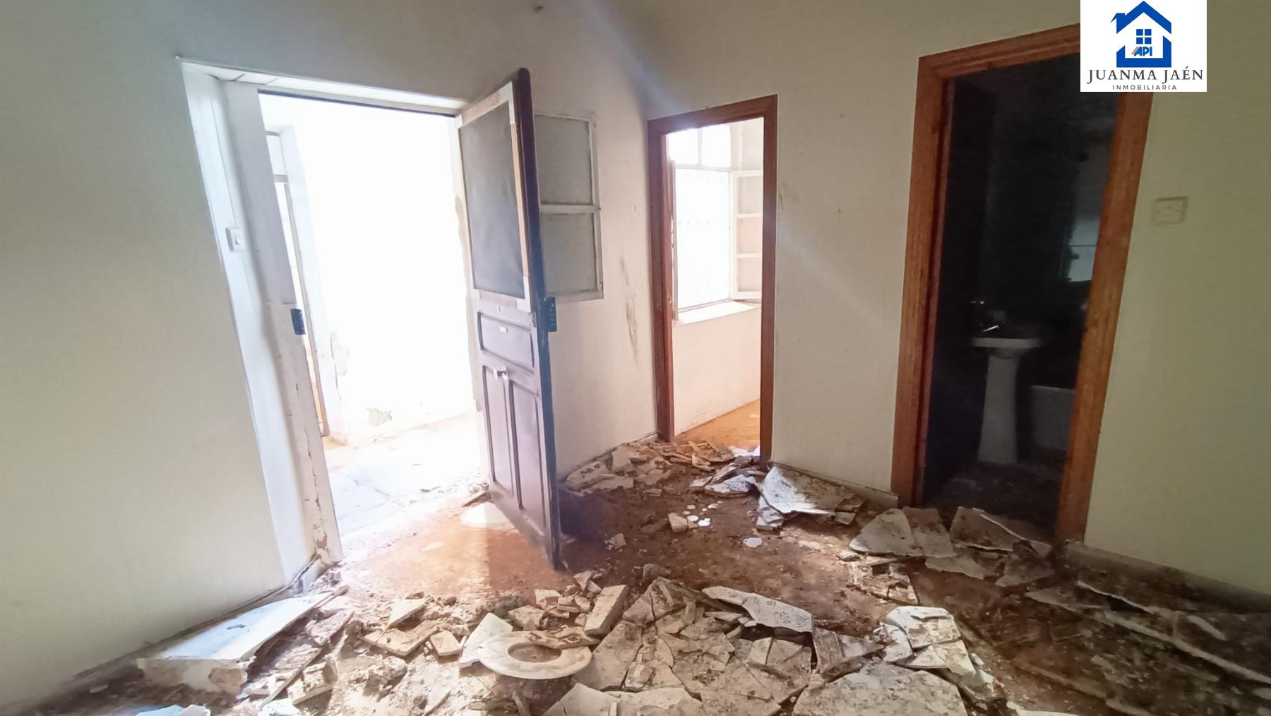 For sale of house in San Fernando