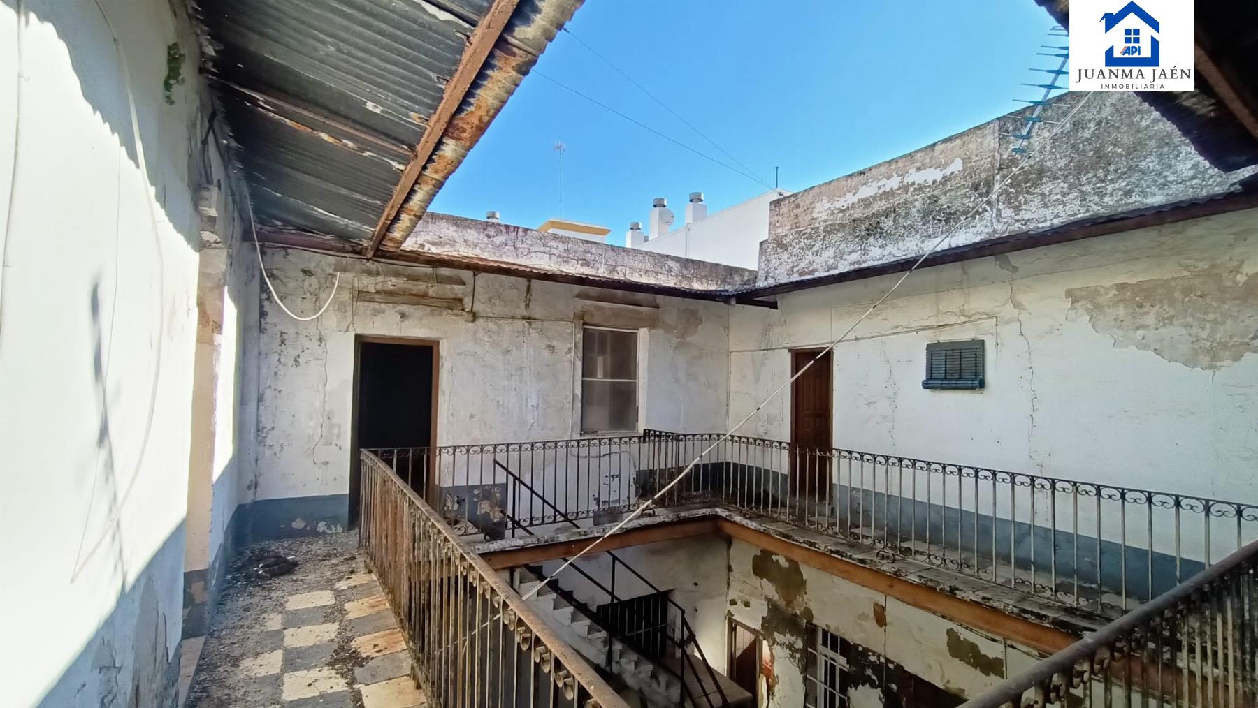 For sale of house in San Fernando