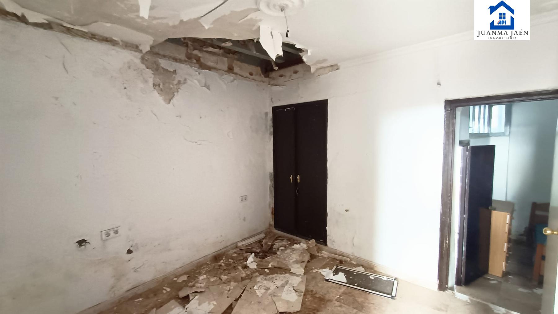 For sale of house in San Fernando