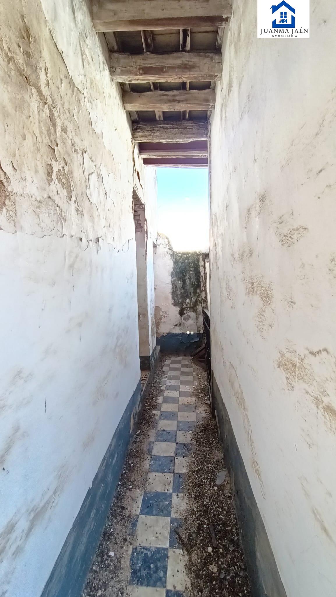 For sale of house in San Fernando