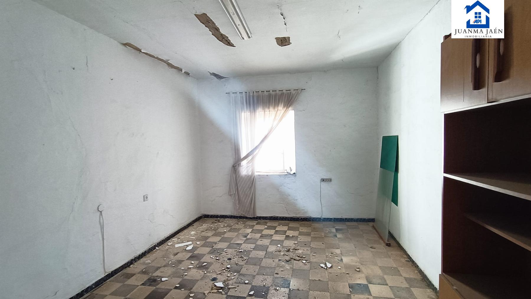 For sale of house in San Fernando