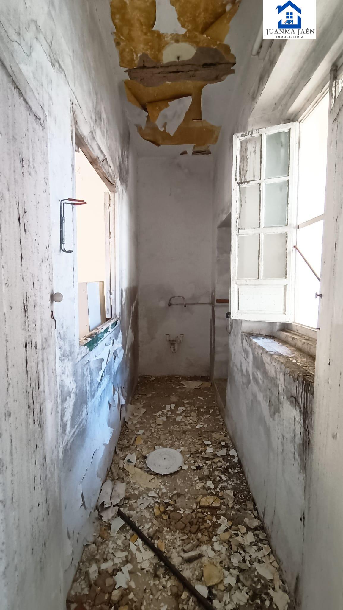 For sale of house in San Fernando