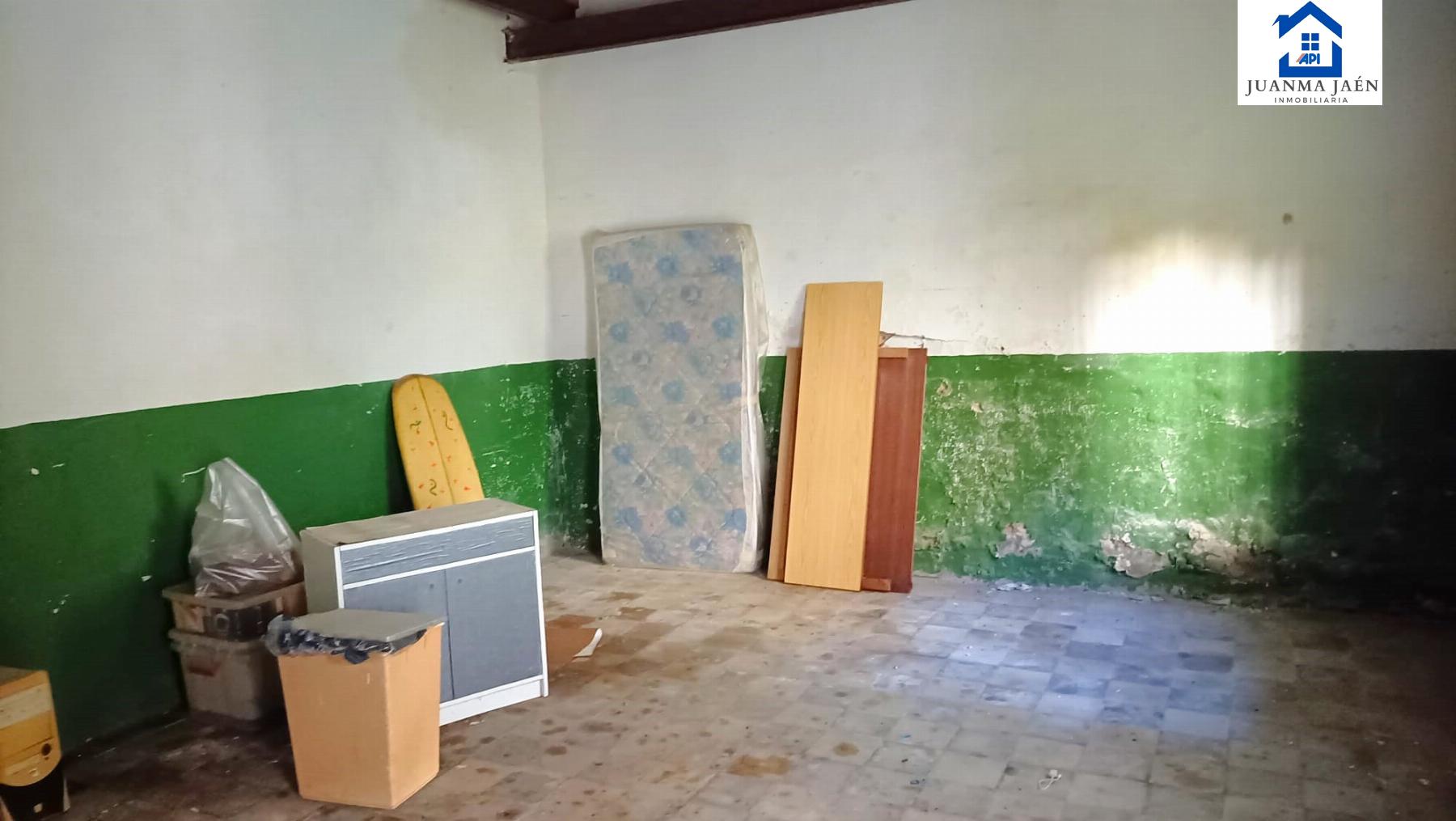 For sale of house in San Fernando
