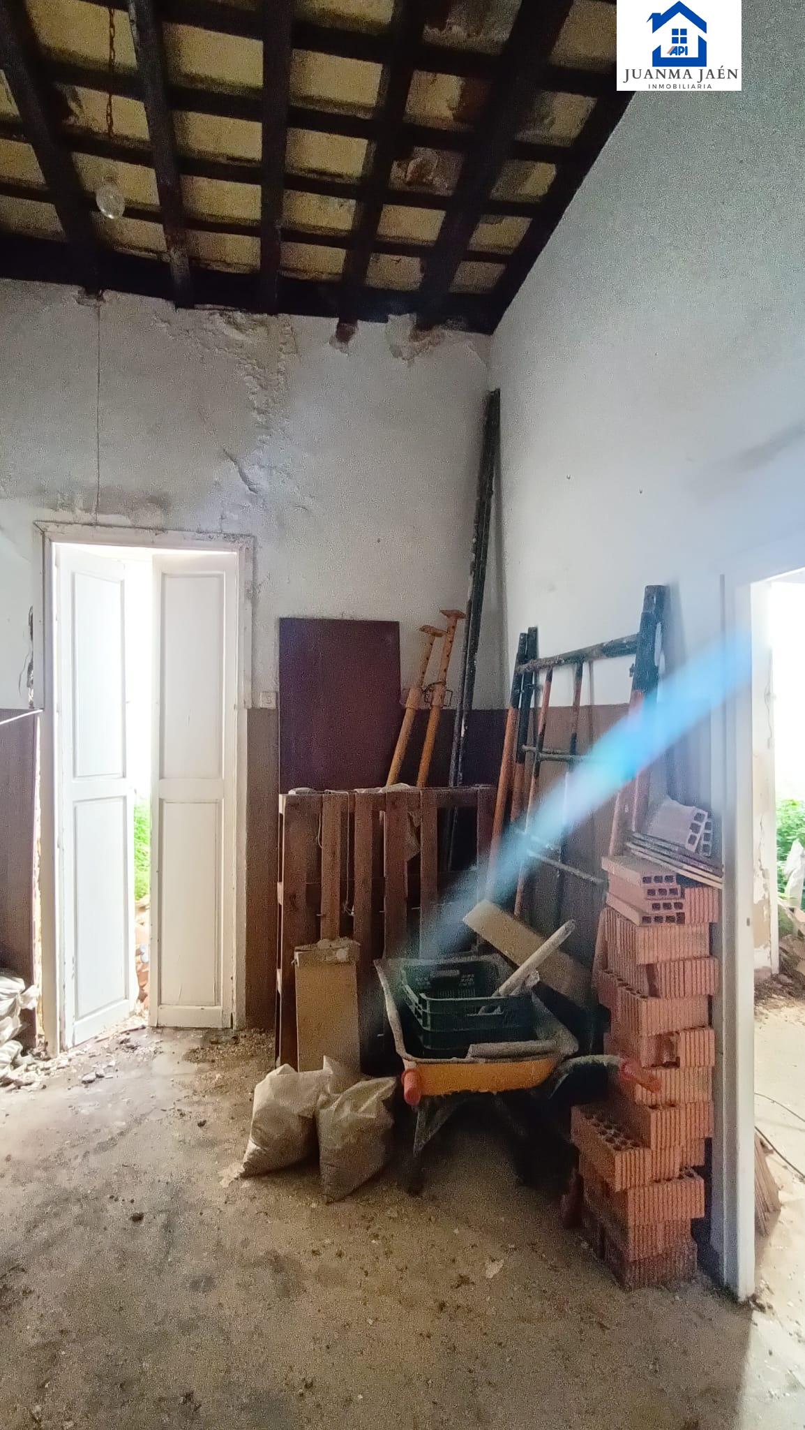 For sale of house in San Fernando