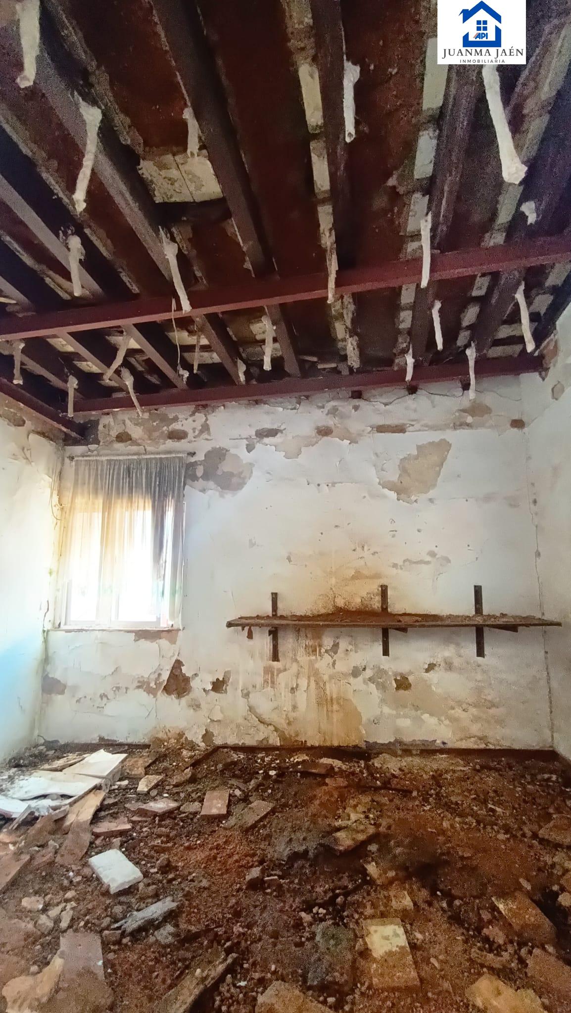 For sale of house in San Fernando