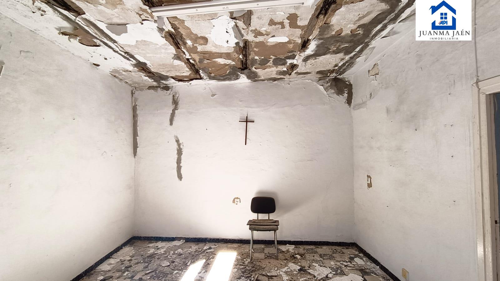 For sale of house in San Fernando
