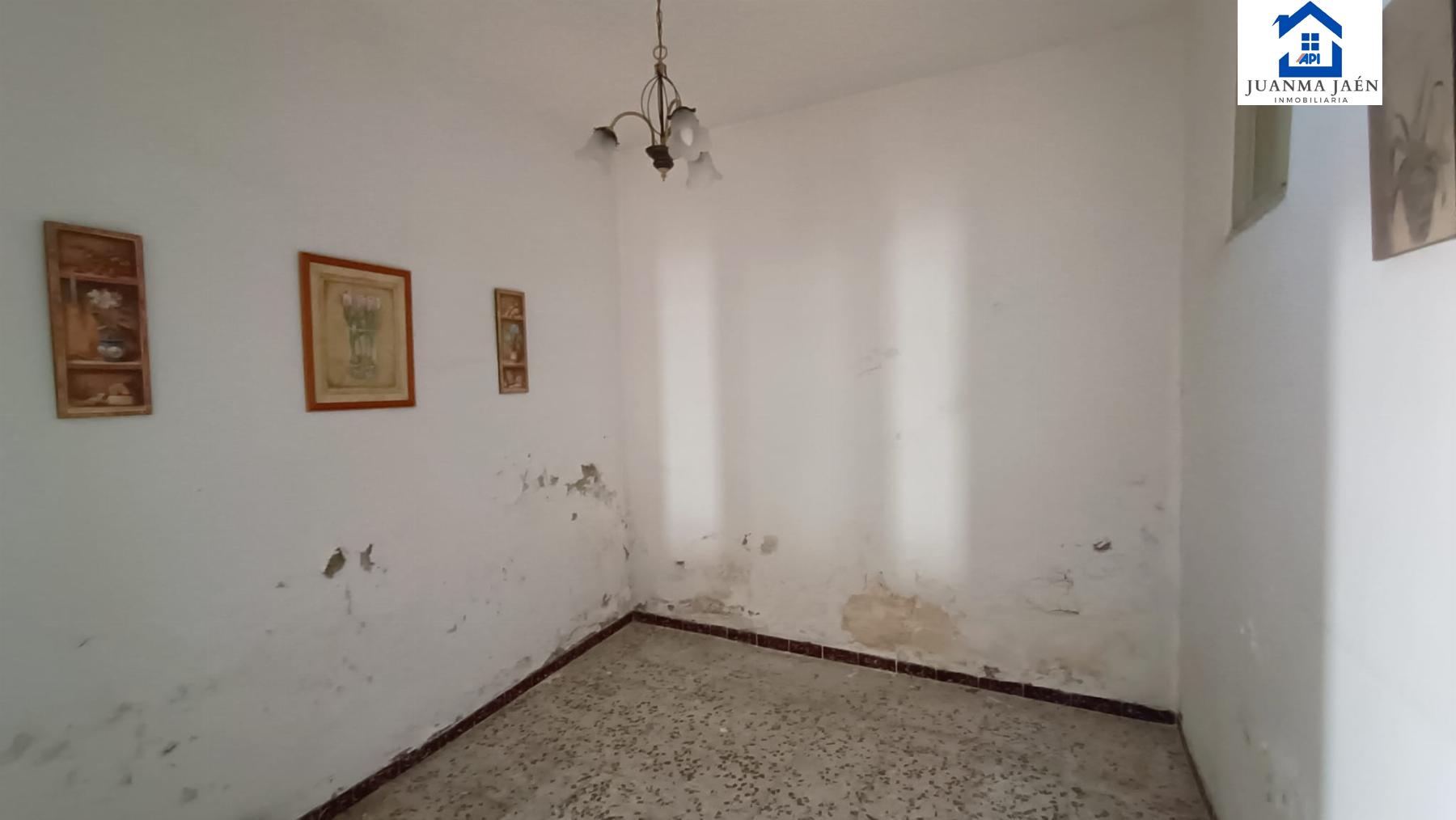 For sale of house in San Fernando