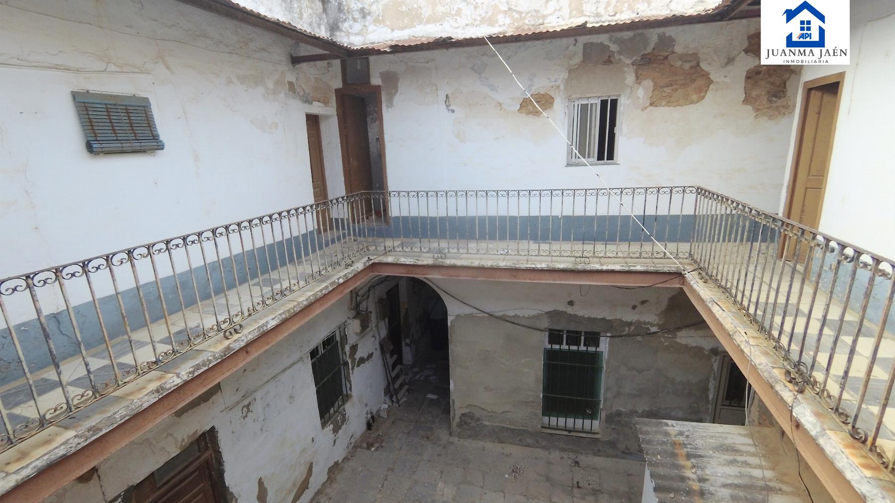 For sale of house in San Fernando