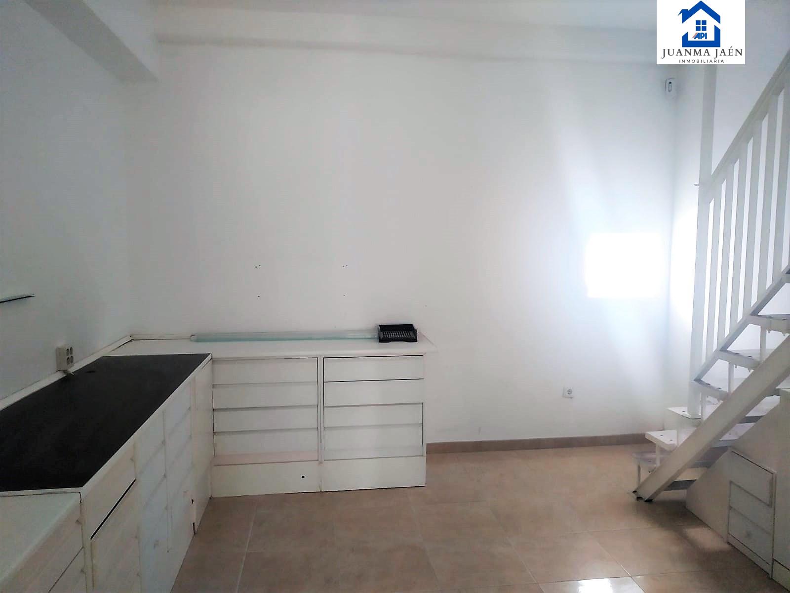 For sale of commercial in San Fernando