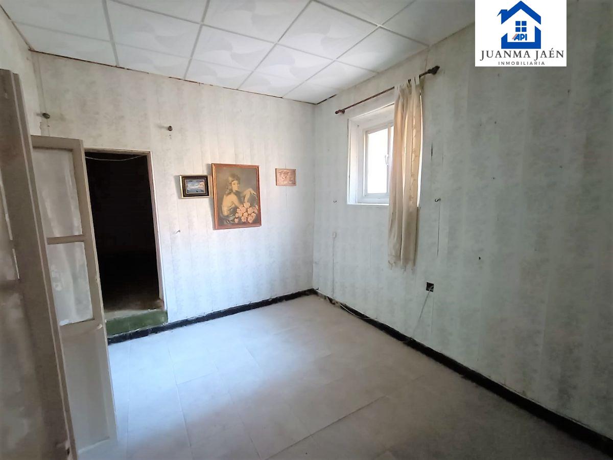 For sale of house in San Fernando