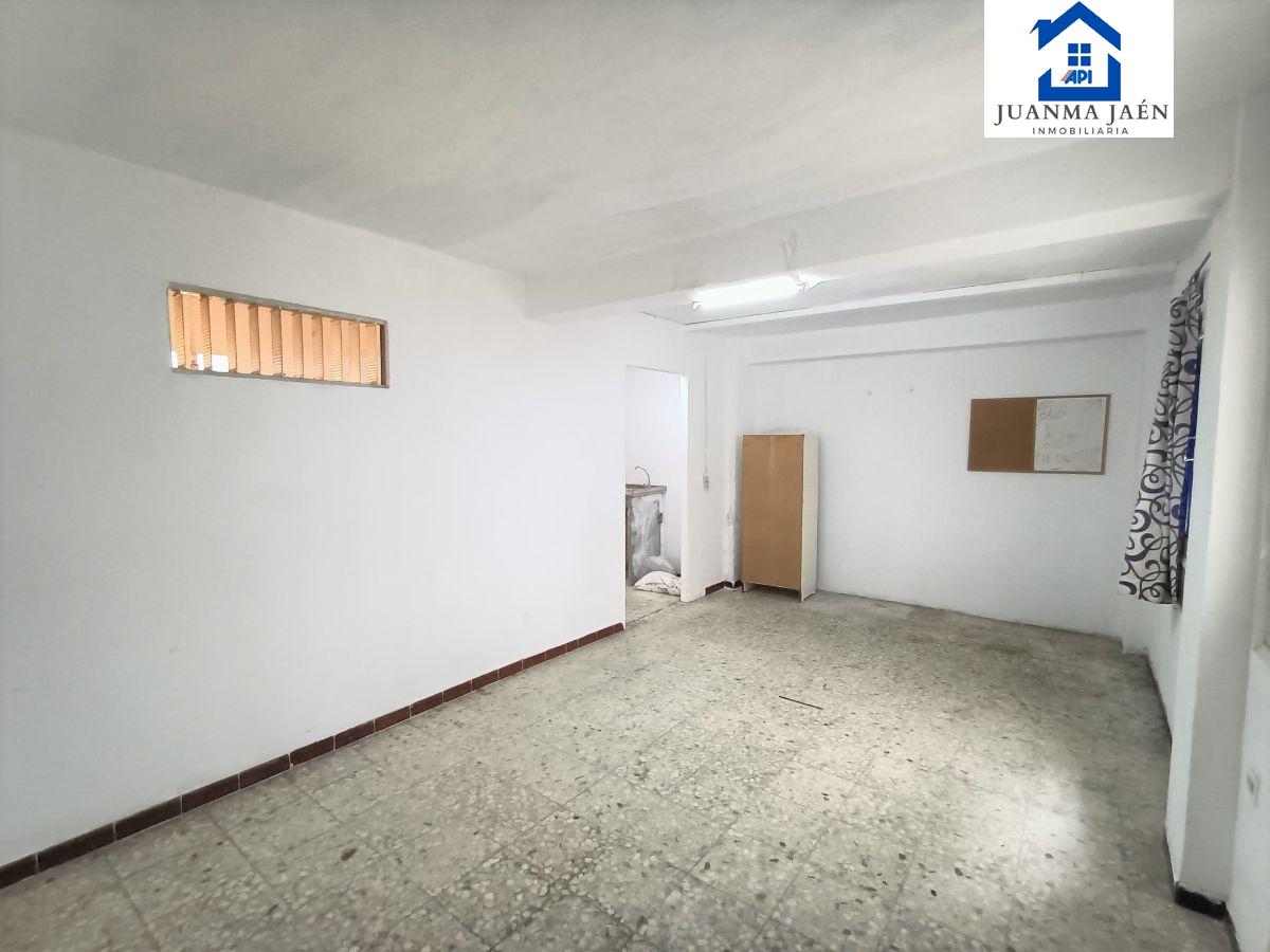 For sale of commercial in San Fernando
