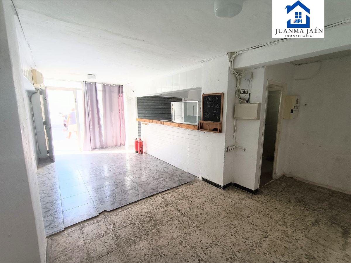 For sale of commercial in San Fernando
