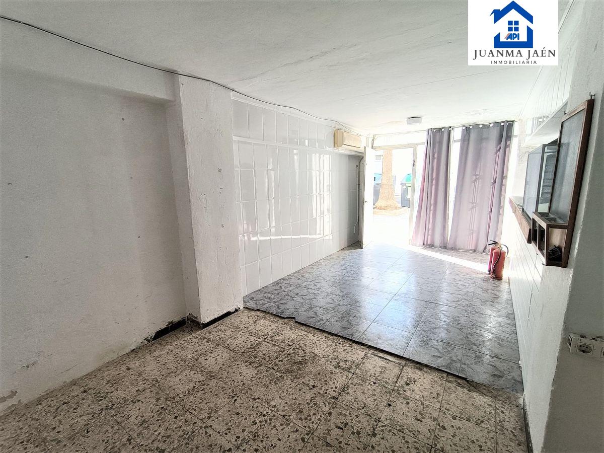 For sale of commercial in San Fernando