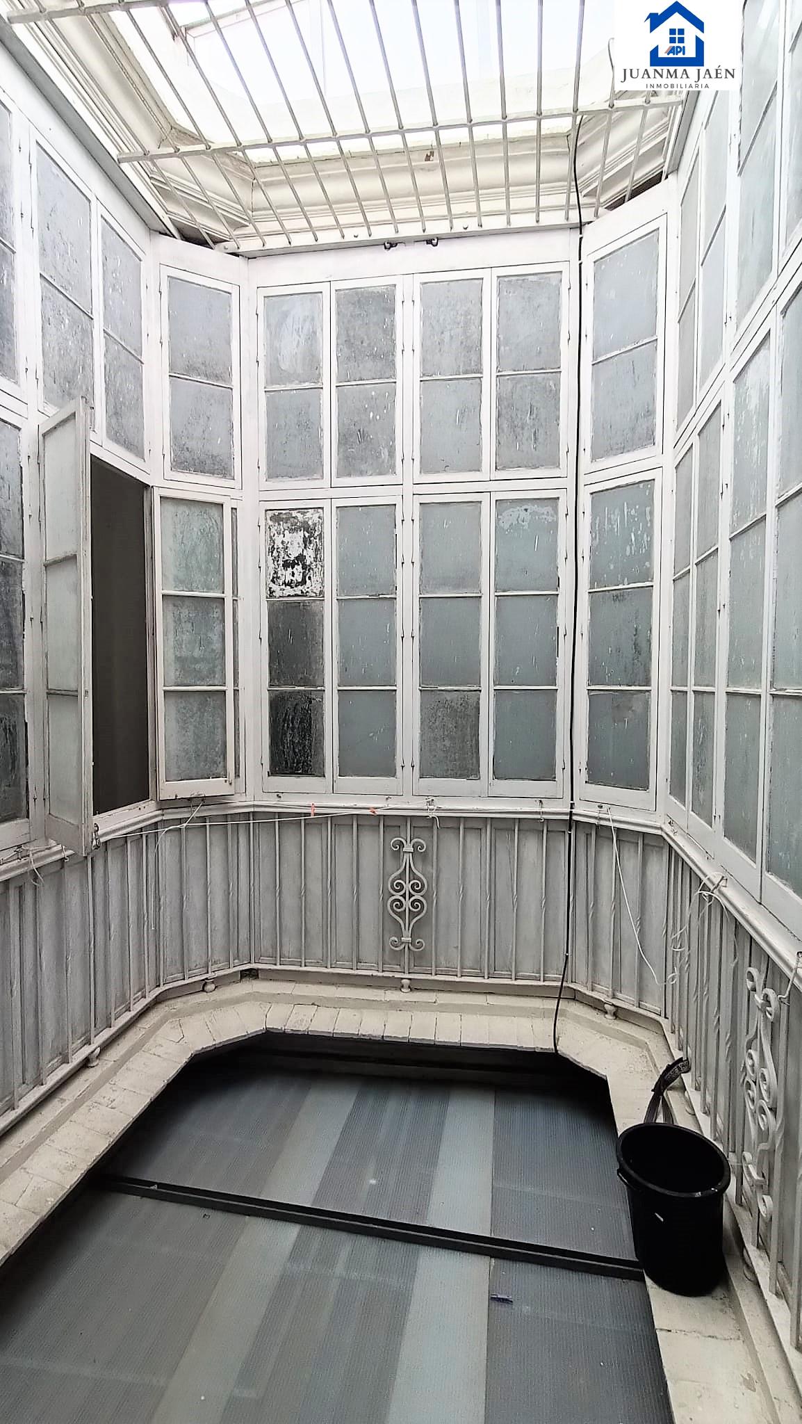For sale of house in San Fernando