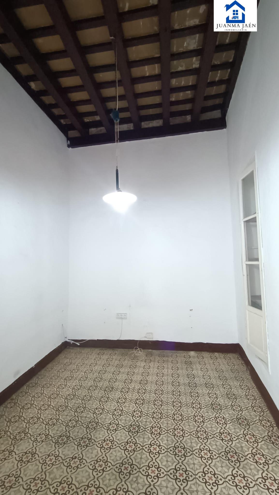 For sale of house in San Fernando