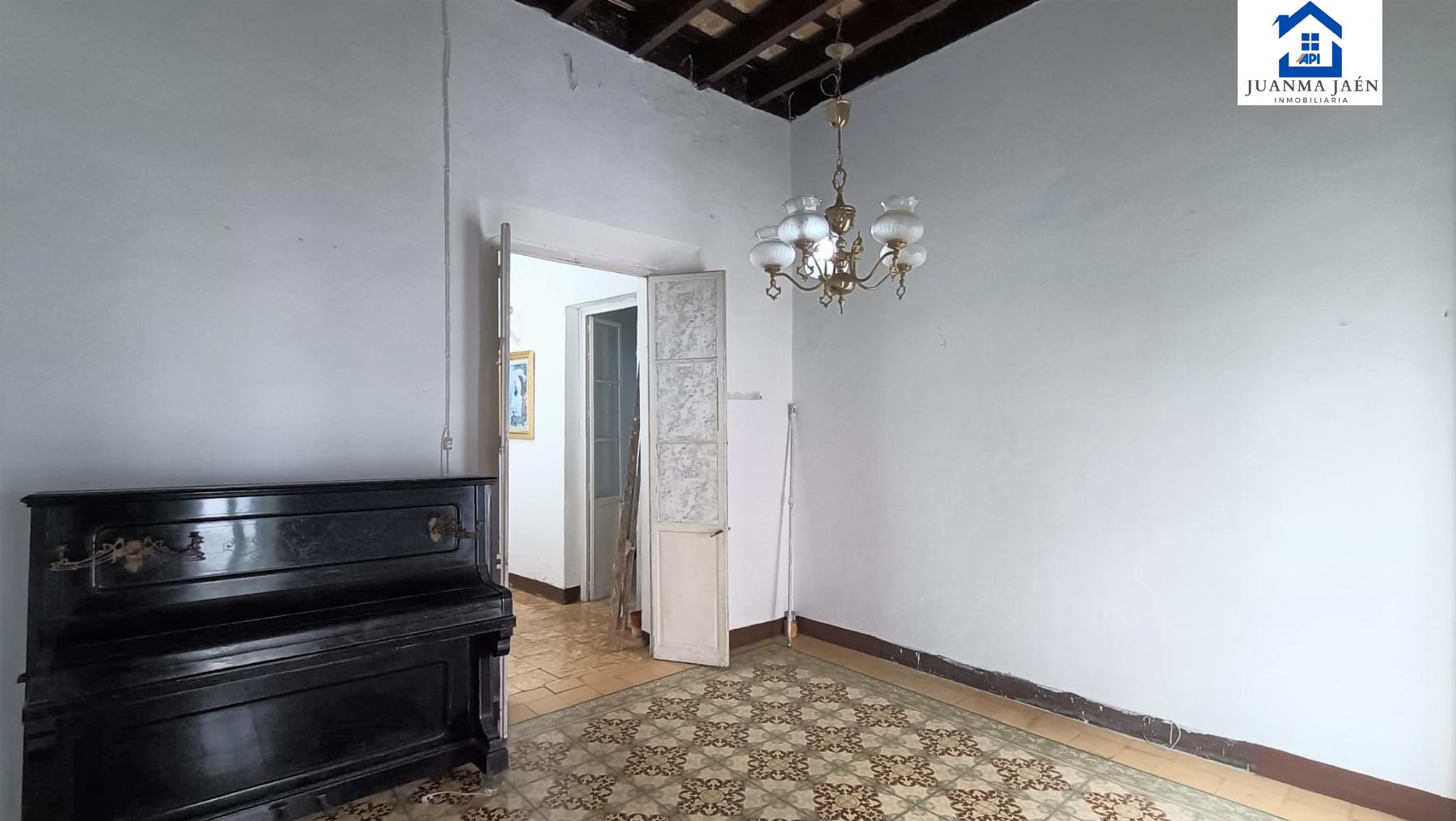 For sale of house in San Fernando