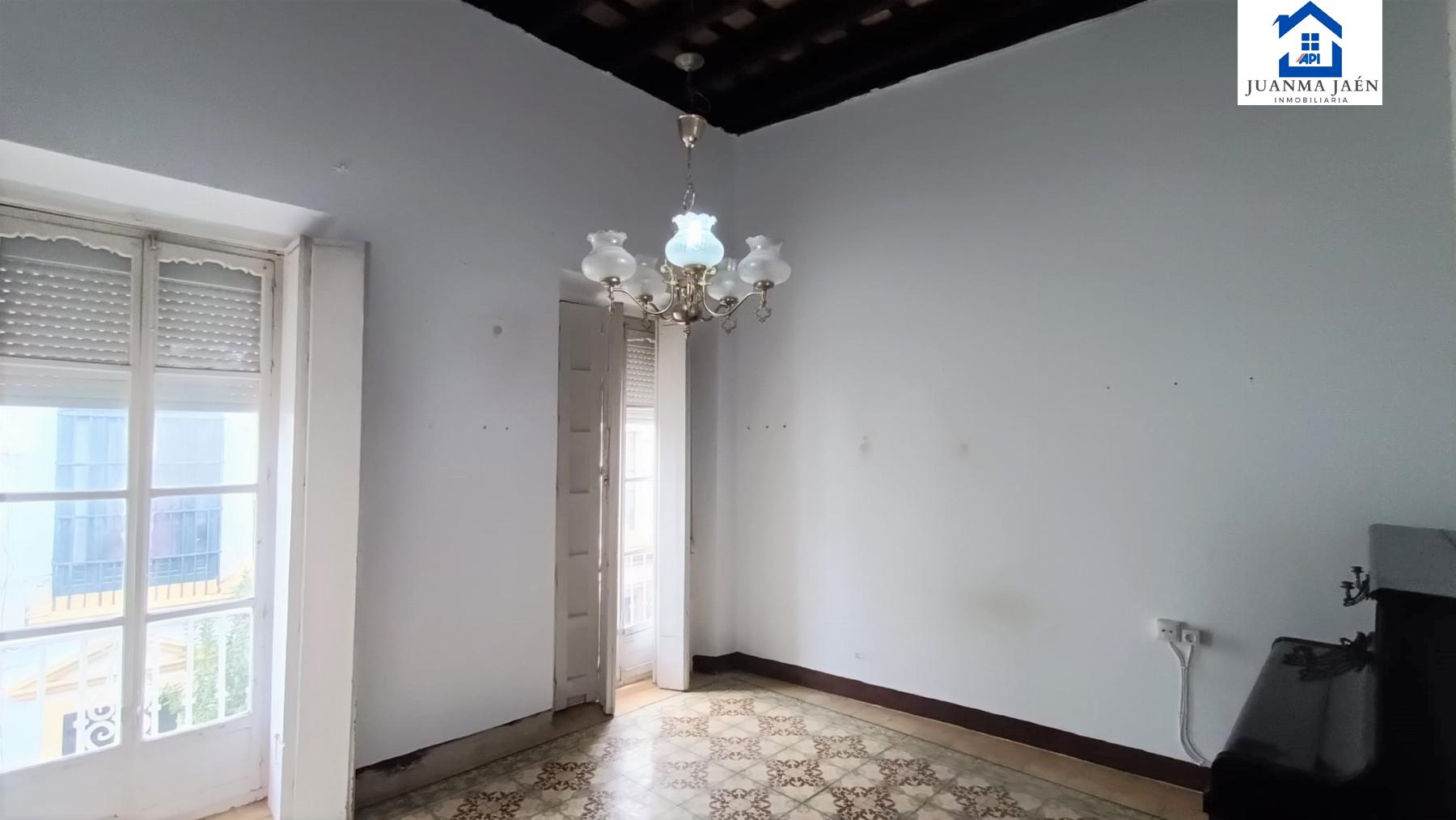 For sale of house in San Fernando