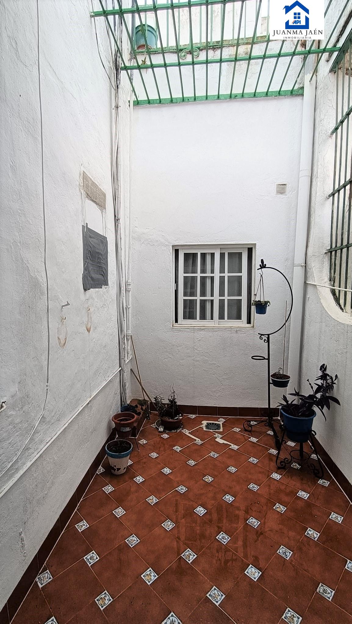 For sale of house in San Fernando