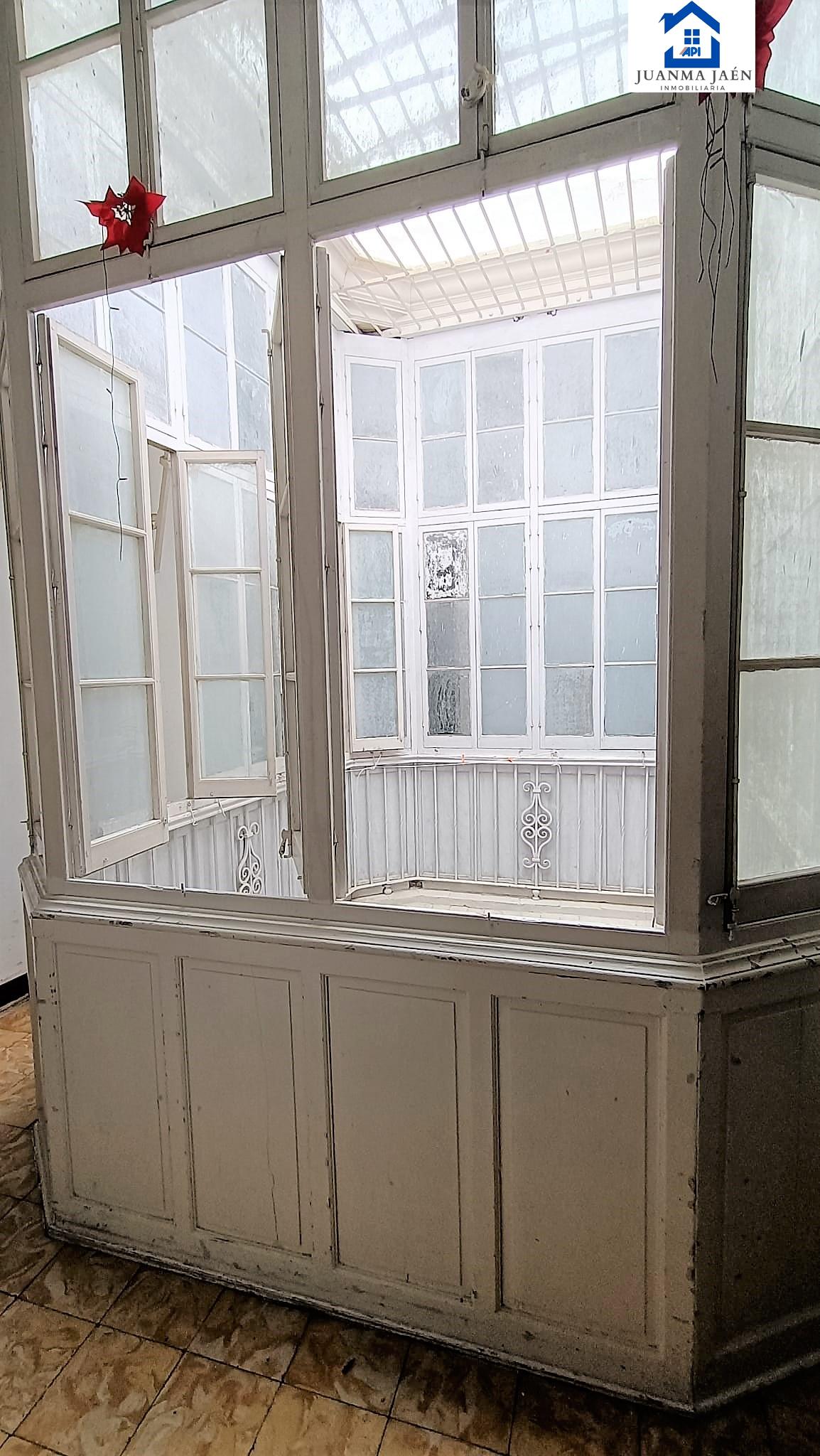 For sale of house in San Fernando
