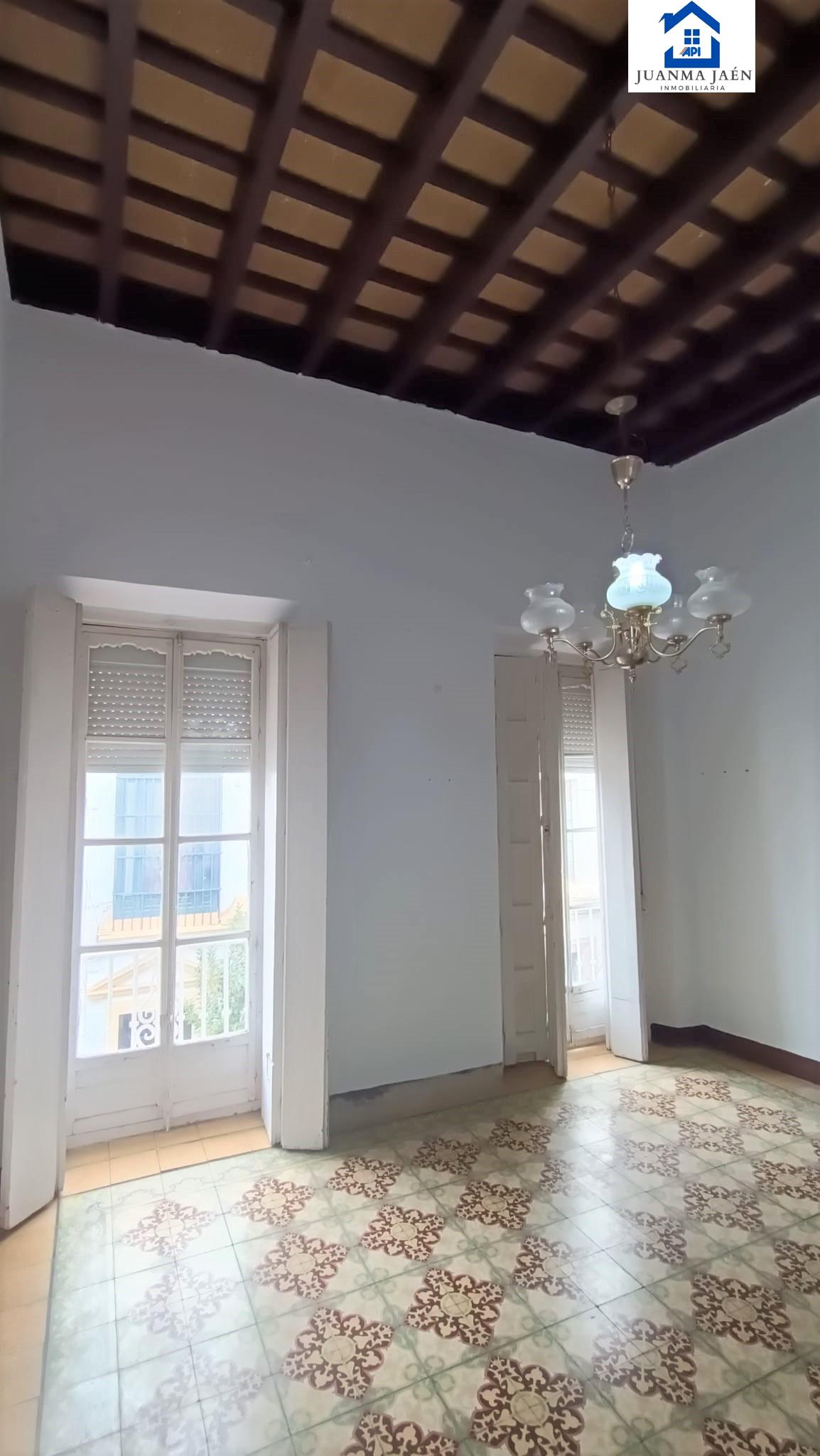 For sale of house in San Fernando