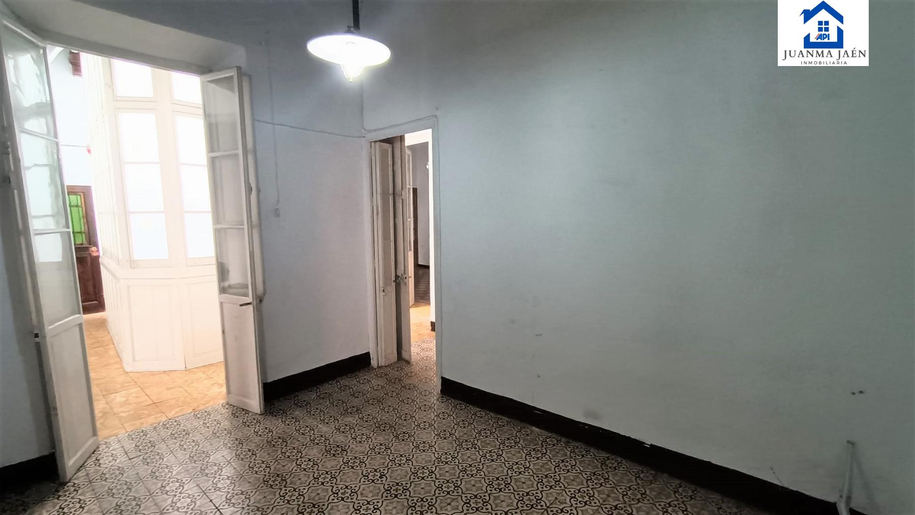 For sale of house in San Fernando
