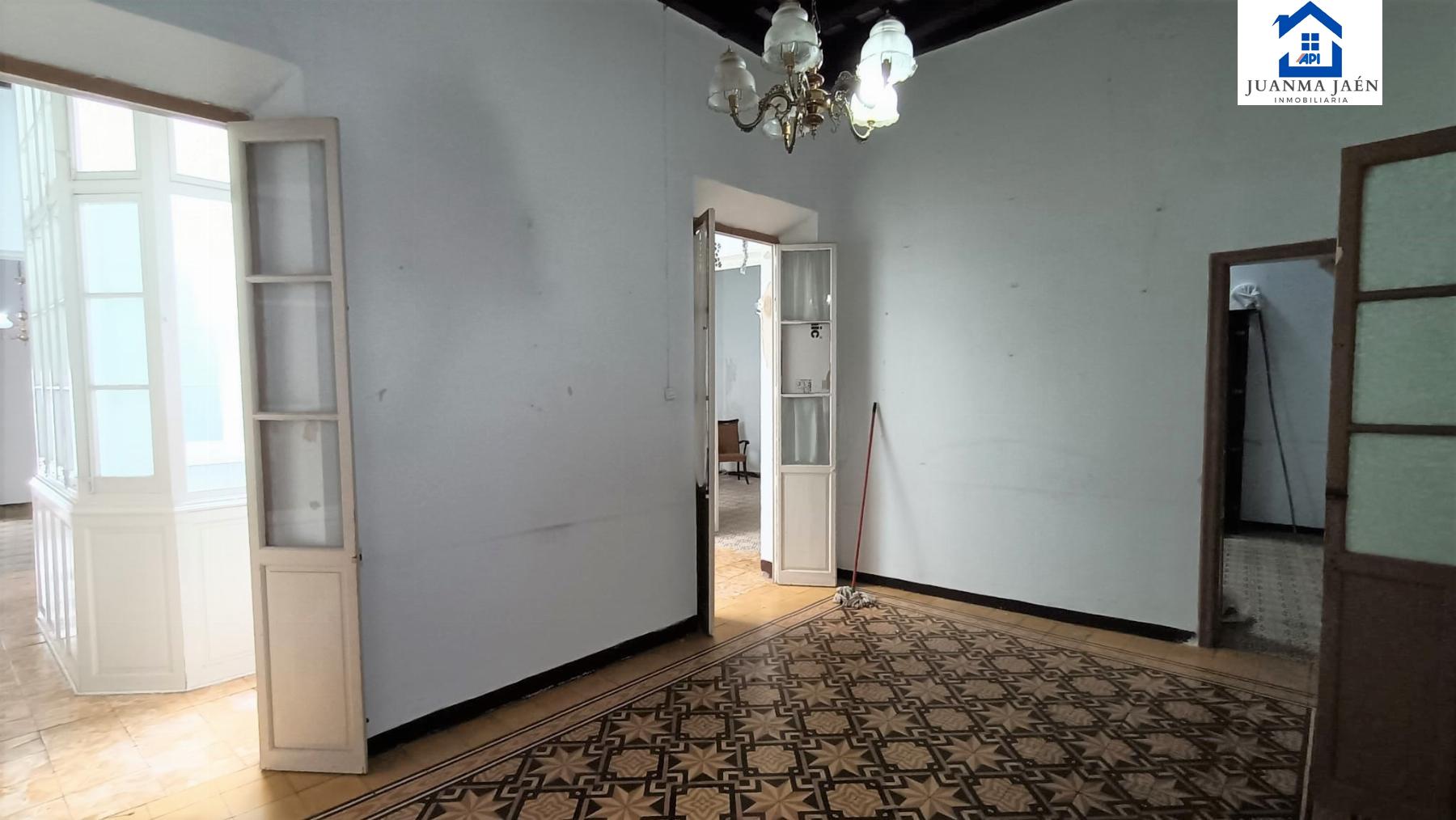 For sale of house in San Fernando