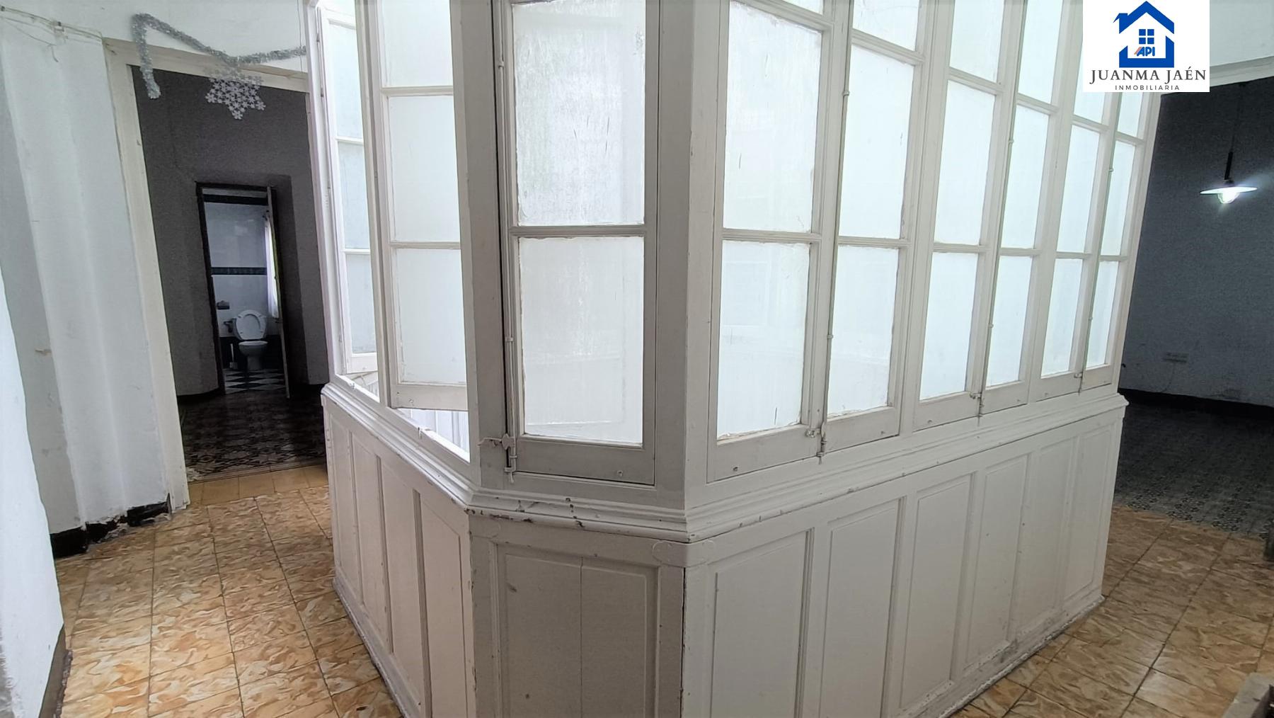 For sale of house in San Fernando