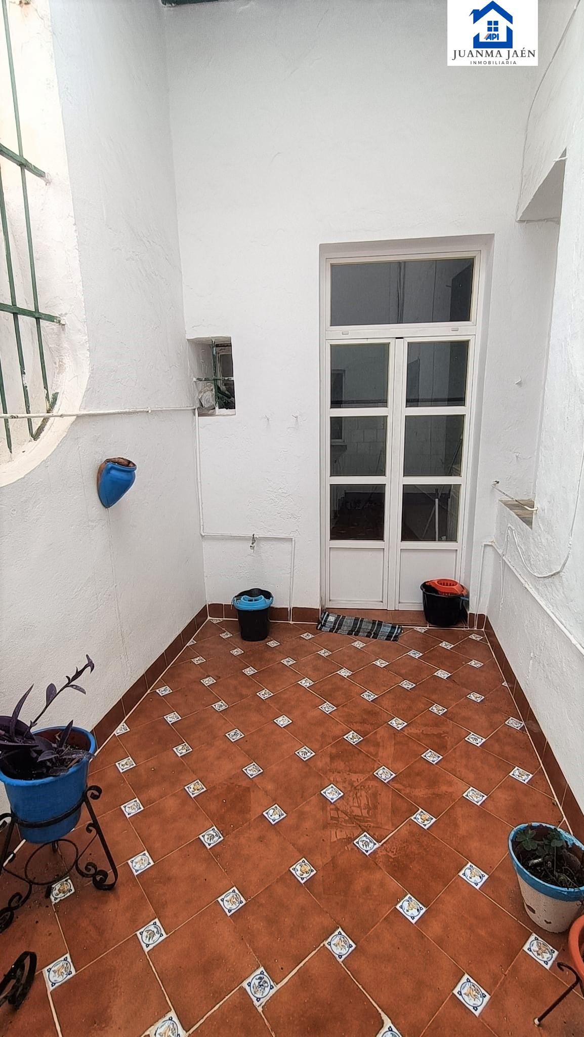 For sale of house in San Fernando